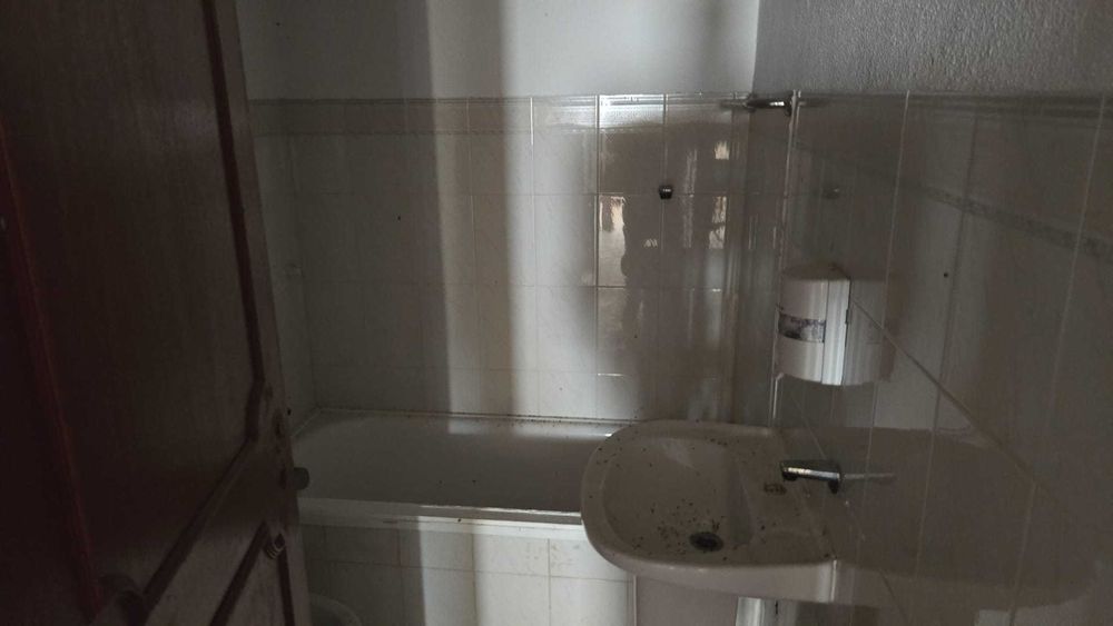 Moradia com cerca de 200m2 - Aldeia Nova