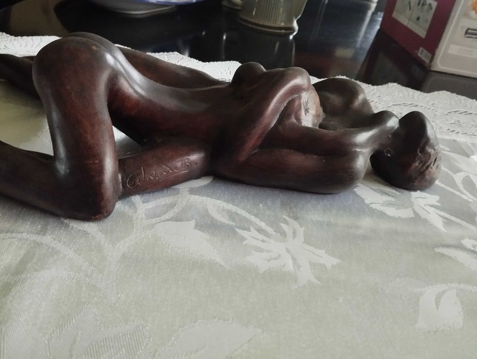 Estatueta artísticas em louça