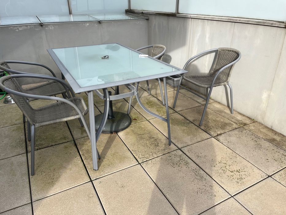 Mesa jardim e cadeiras