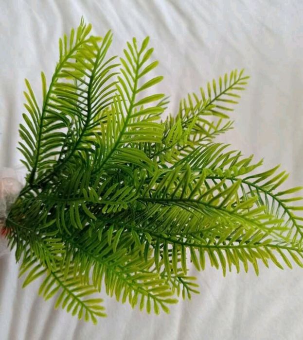 Sztuczna roślina gałązką sosna