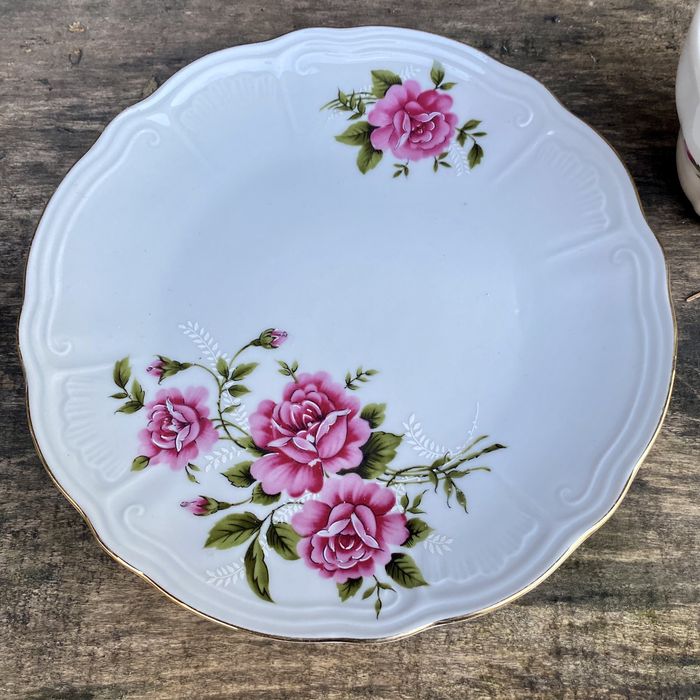 Różany komplet porcelanowej filiżanki z talerzykiem