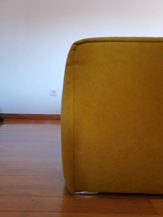 Sofá amarelo 3 lugares c/ espumas de elevada qualidade >40Kg/m^3