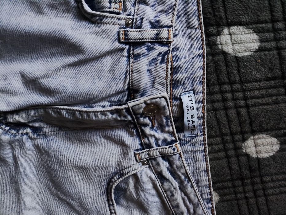 Джинсы женские с вышивкой