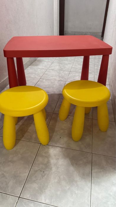 Mesa e cadeira criança