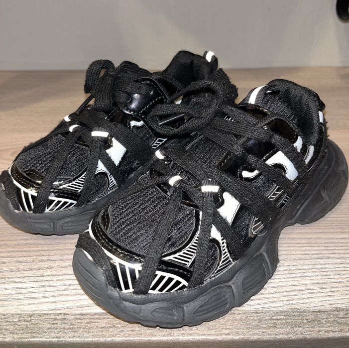 Продам кроссовки