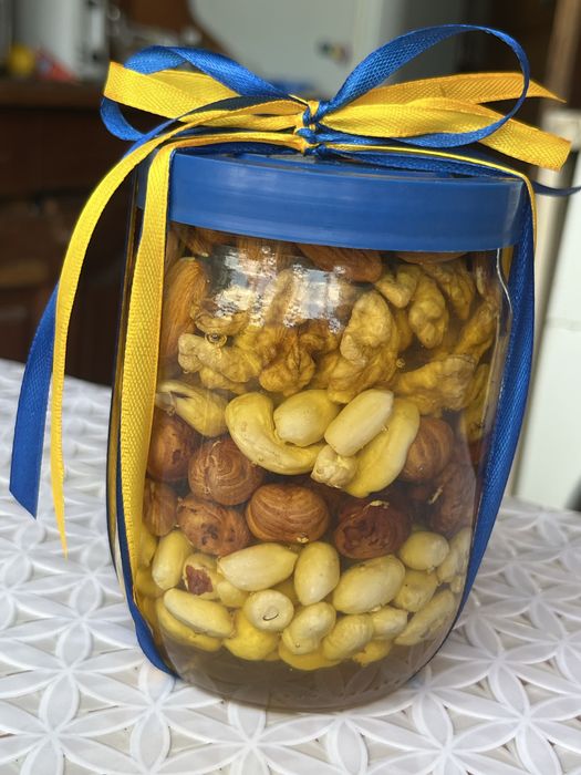 Продам  натуральний мед з горіхами