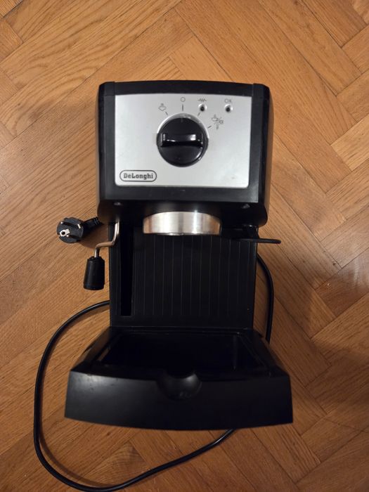 Продам ріжкову кавомашину DeLonghi EC 152 CD