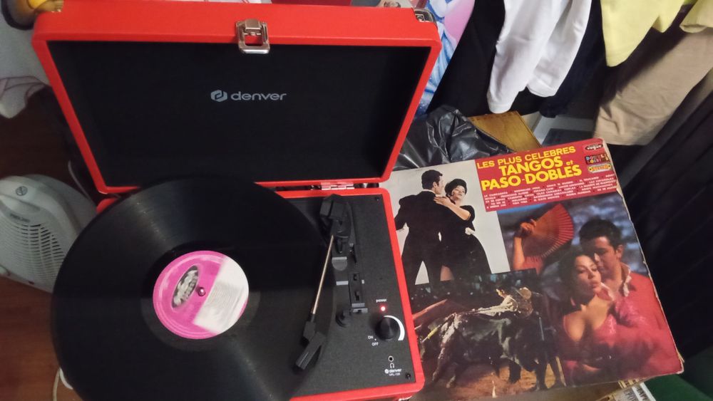 GIRADISCOS Eléctrico. Novo. Com 8 Fotos