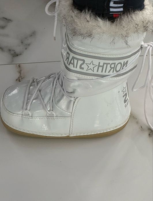 Moon Boot з написом NORTH STAR. Б/у