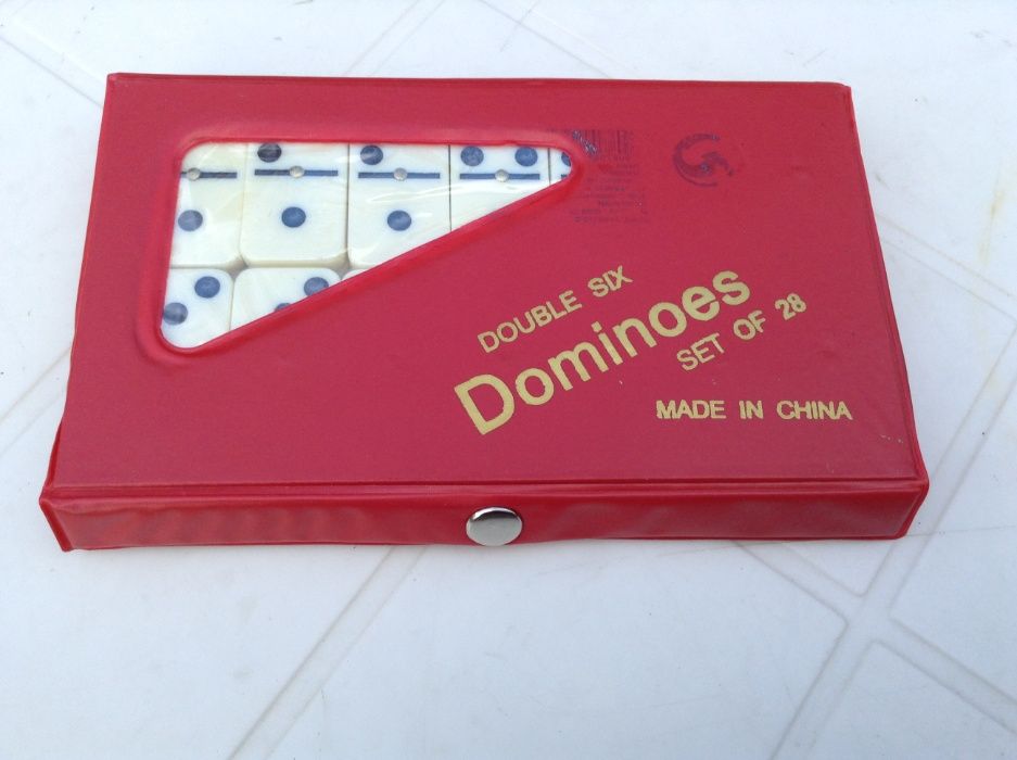 DOMINÓ - Jogo de mesa - 28 peças Completo - NOVO - cada 5 €