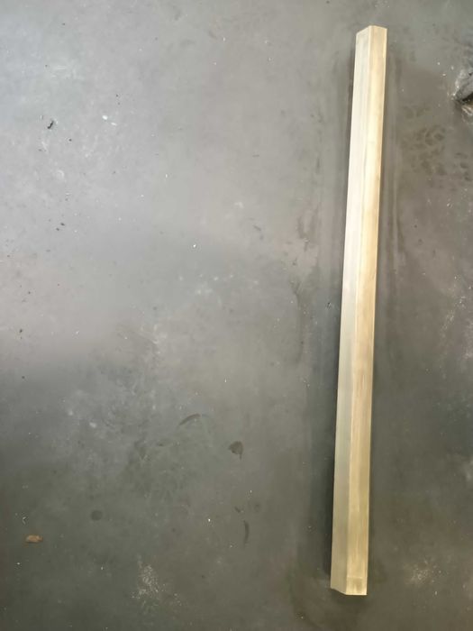 Pręt mosiężny sześciokąt 65 mm długość 1000 mm . Całość lub część