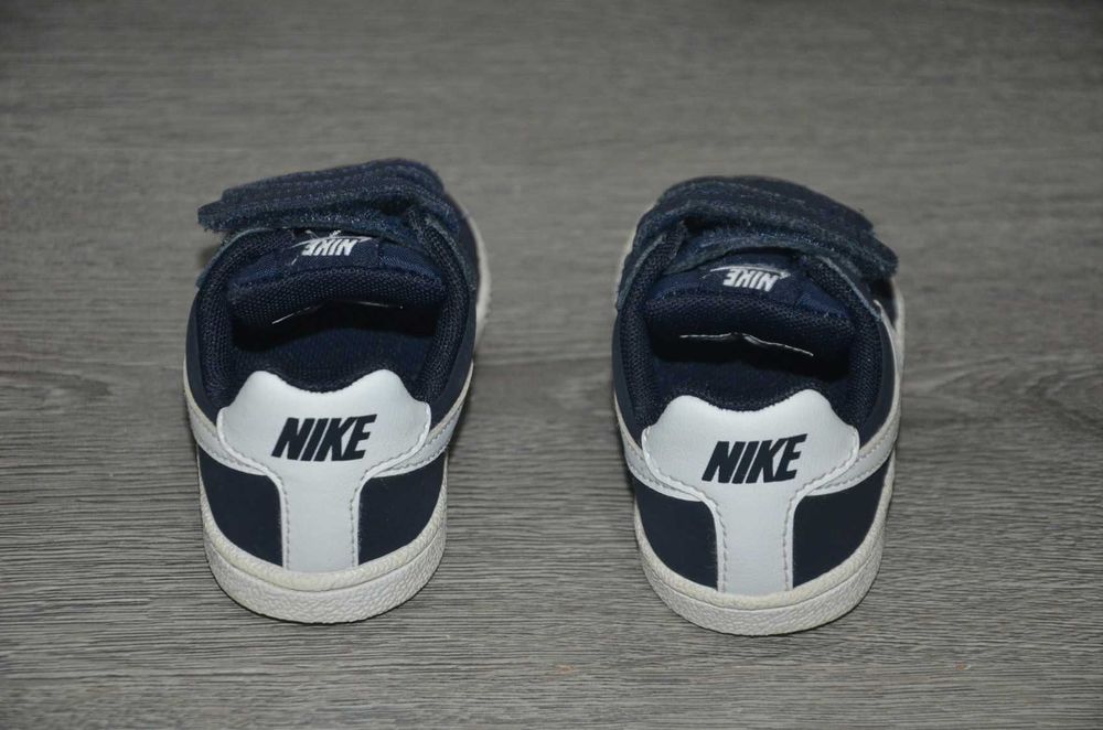 Продам кросівки Фірма Nike .