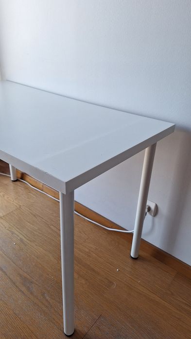 Secretária branca IKEA