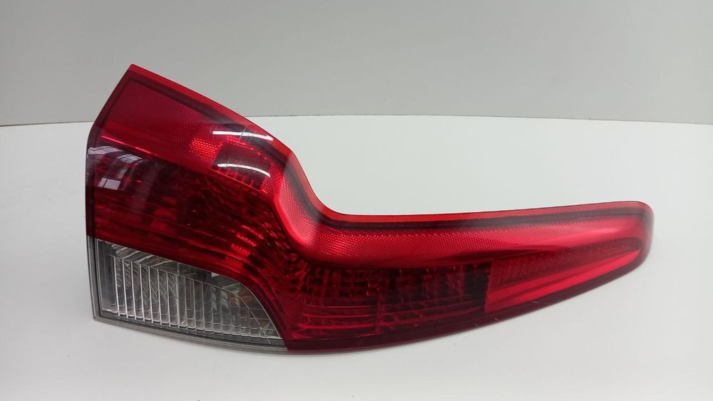 Фонарь задний левый Volvo V50 2007-2013 30744541