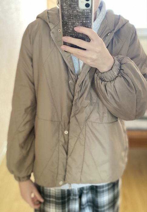 Курточка легенька на осінь