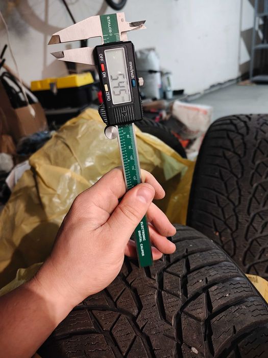 Opony Nokian Snowproof R17