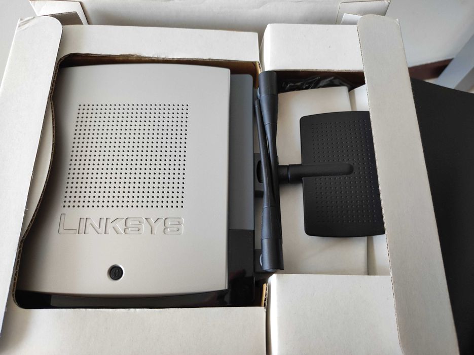 Router Linksys Cisco WRT300N v2 – Wireless-N até 300 Mbps