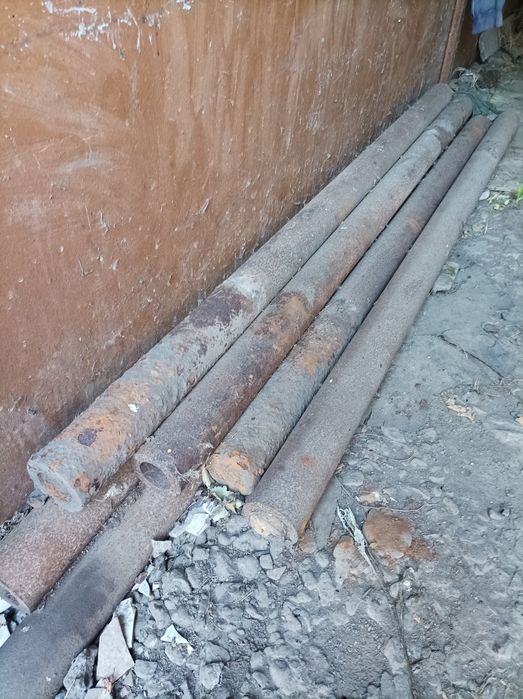 Труба, металеві стовпчики