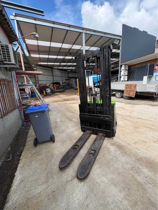 Vendo stacker triplex