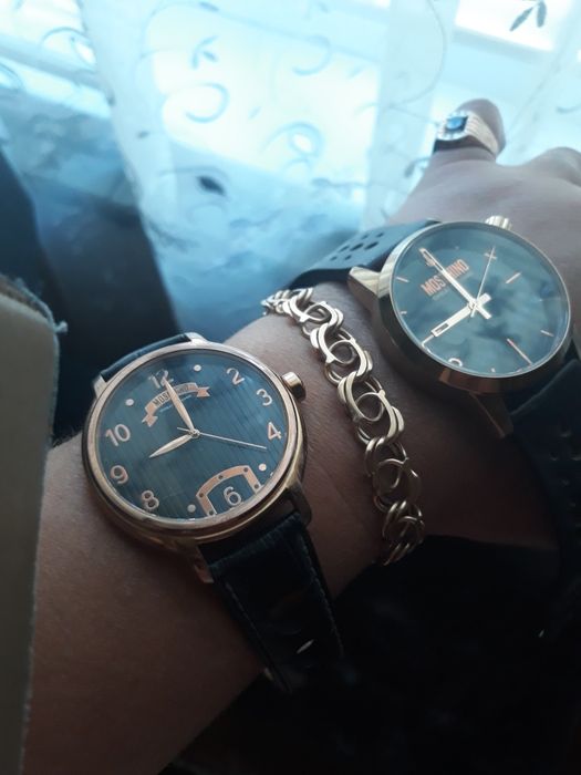 Продам часы MOSCHINO.