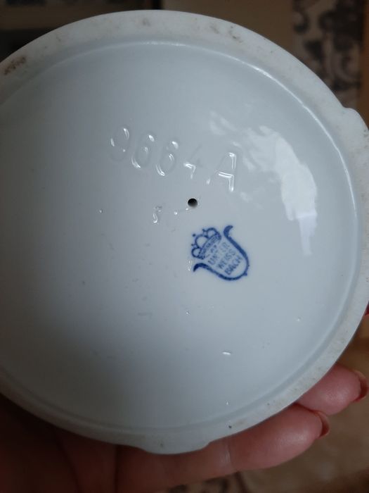 Статуэтка фарфоровая