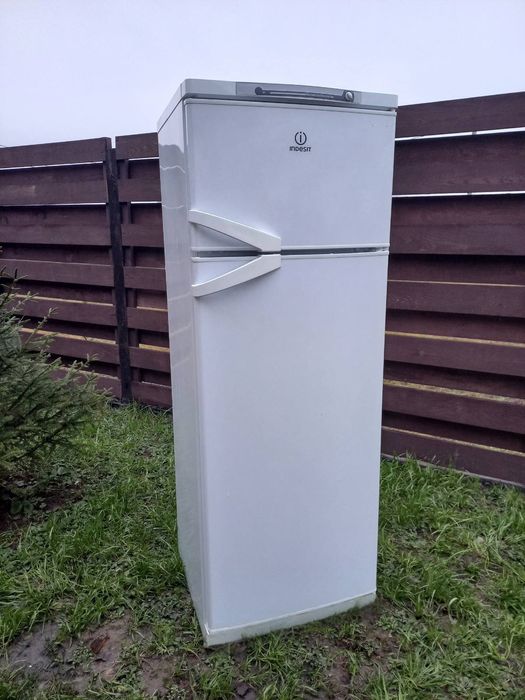 Холодильник Indesit