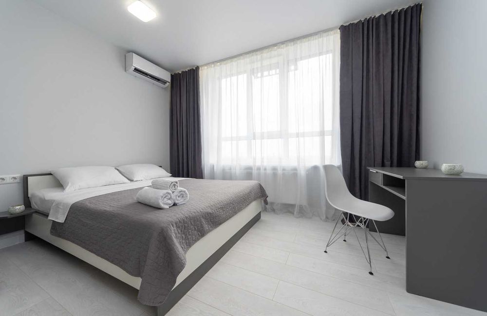 Подобова оренда- комфортна студія з ремонтом, біля метро. Світло 24/7.