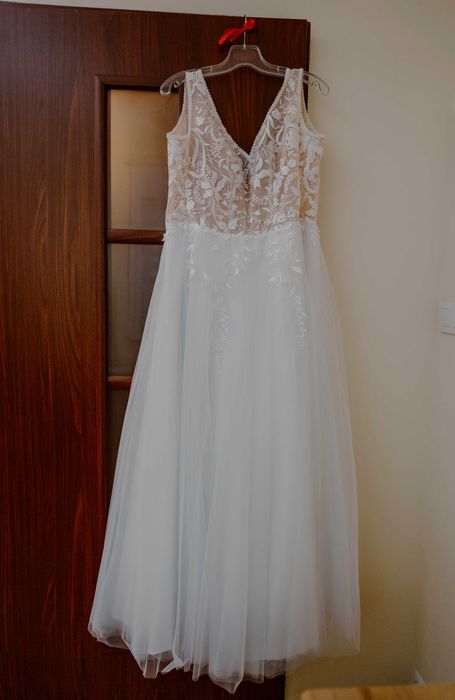 Suknia ślubna szyta