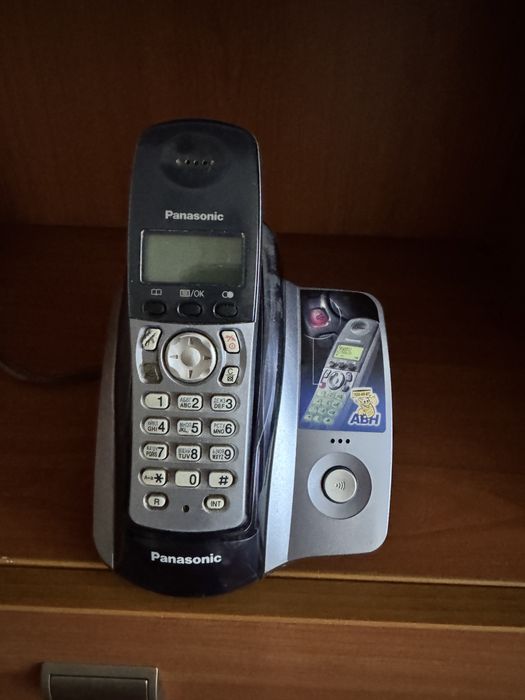 Бездротовий стаціонарний телефон Panasonic з базою