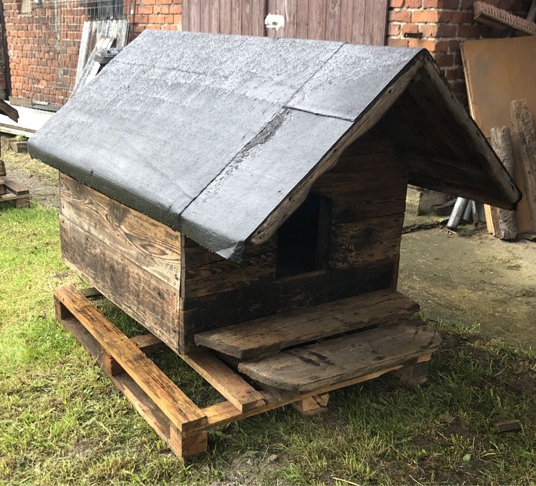 Buda ocieplana dla psa