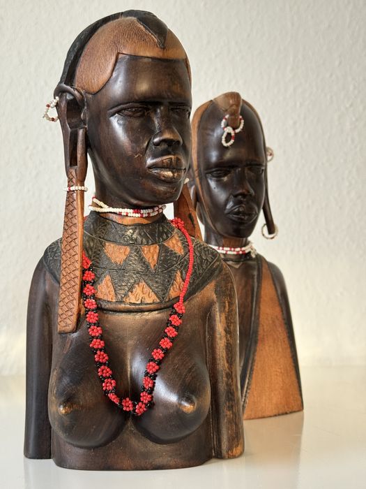 Африканські  статуетки, пара Африканських бюстів з історією