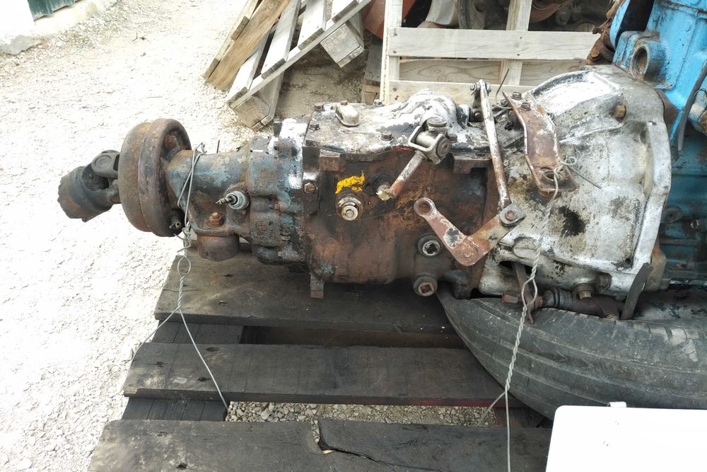 Motor Nissan SD22 2.2 diesel & caixa manual de 5 velocidades