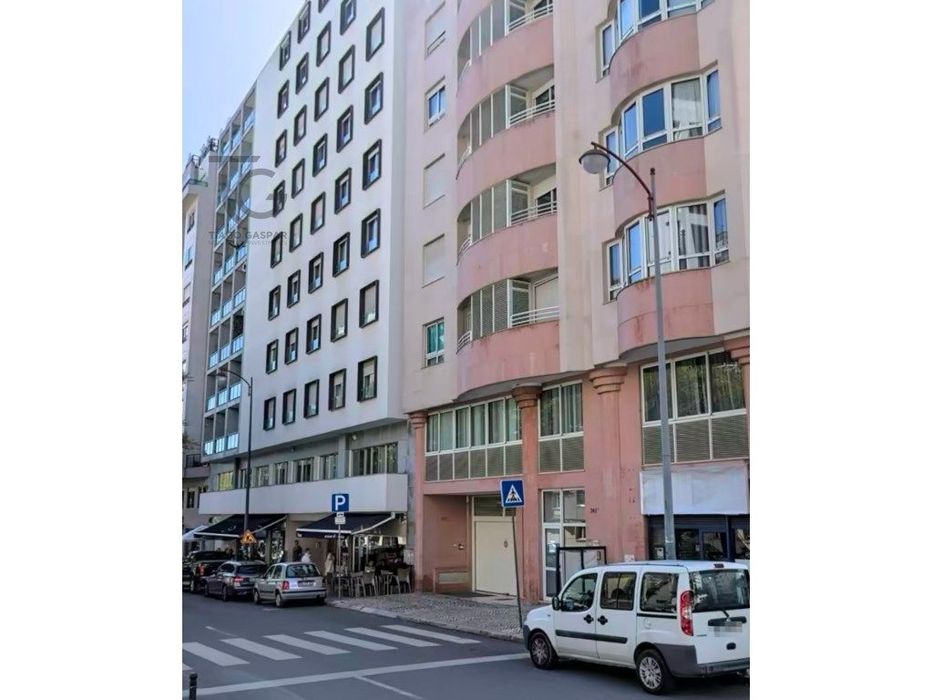 Restaurante em Funcionamento - Avenida 5 de Outubro em Lisboa