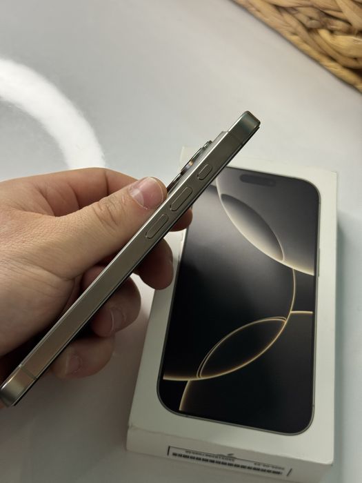 iPhone 16 pro 256 e sim