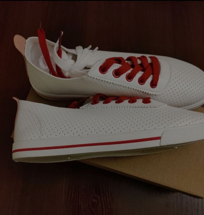 Buty sportowe ażurowe