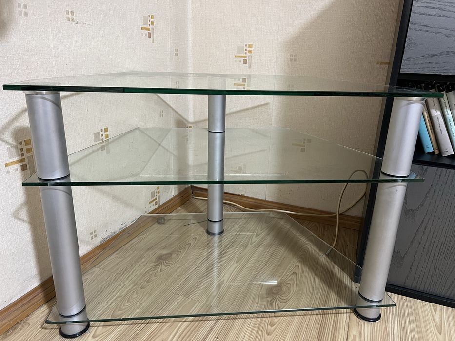 Szklany stolik pod TV