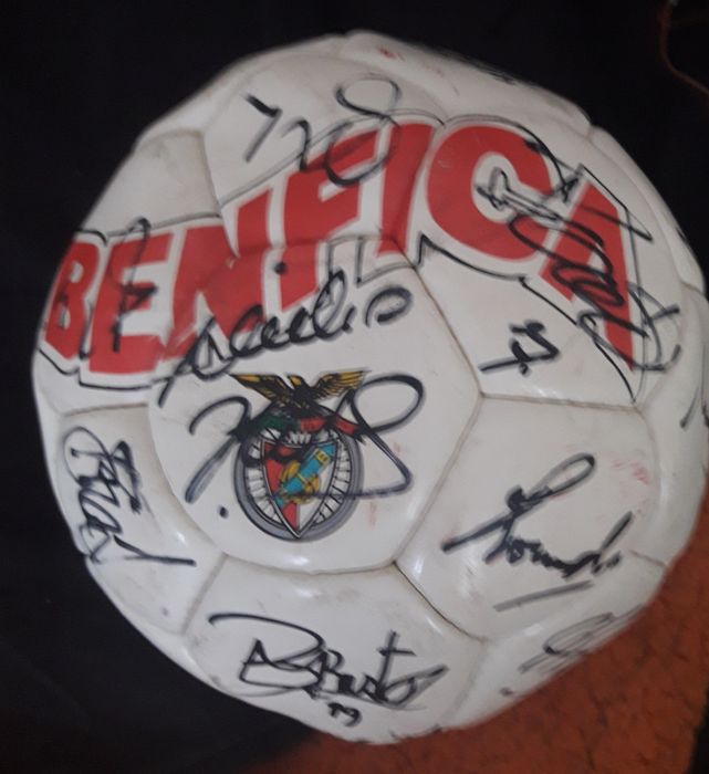 Unica camisola Benfica  Shell adidas ,assinada Eusebio,Figo,Rui Costa