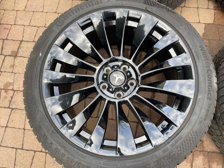 4129. Alufelgi 19" koła zimowe Tesla S Tesla Y czarne 5x120 Continental 255/45/19 2024r 7/8.5mm