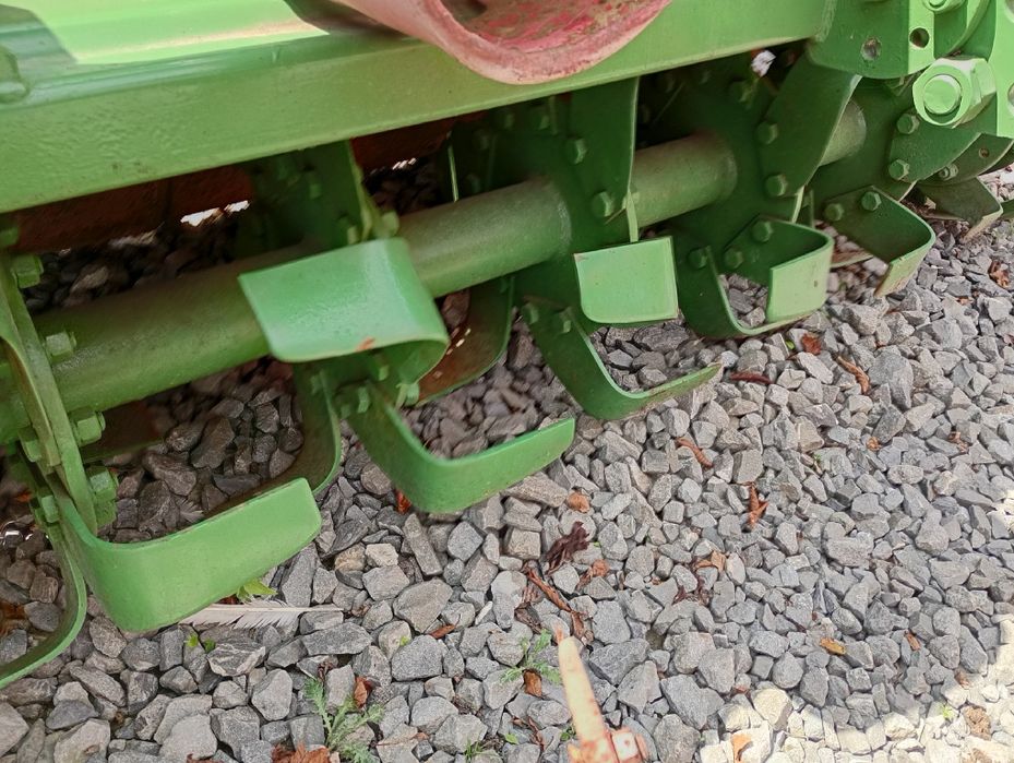 Głebosz na resorze 3 łapy glebogryzarka
