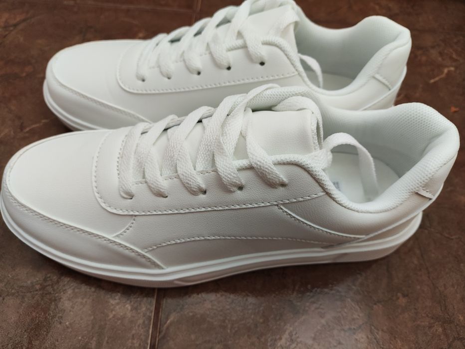 Жіночі кросівки 38 розмір (устілка 25 см.)