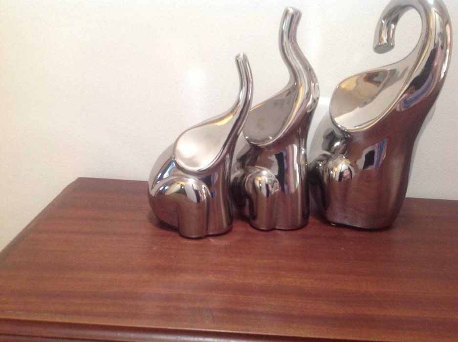 Conjunto de 3 elefantes prateados em loiça.
