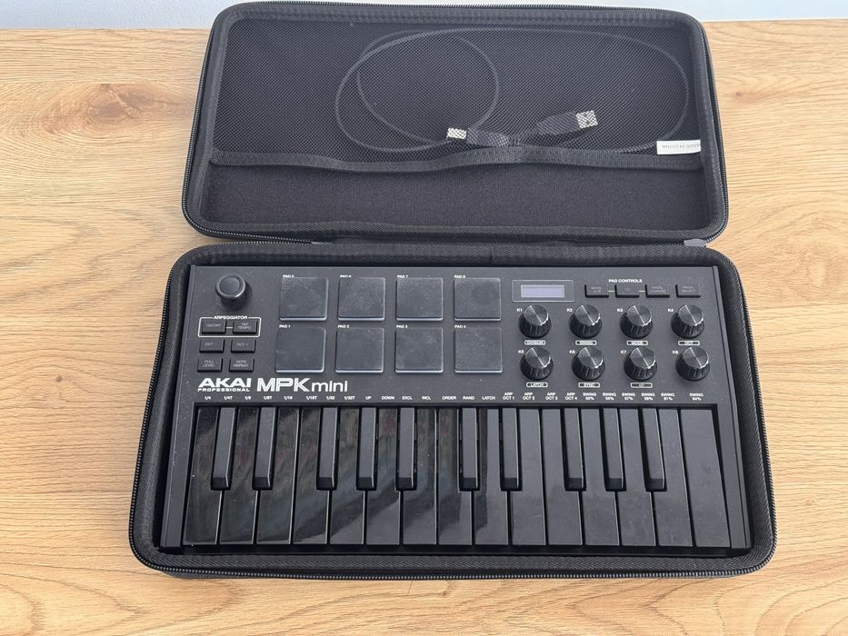 Akai mpk mini w zestawie
