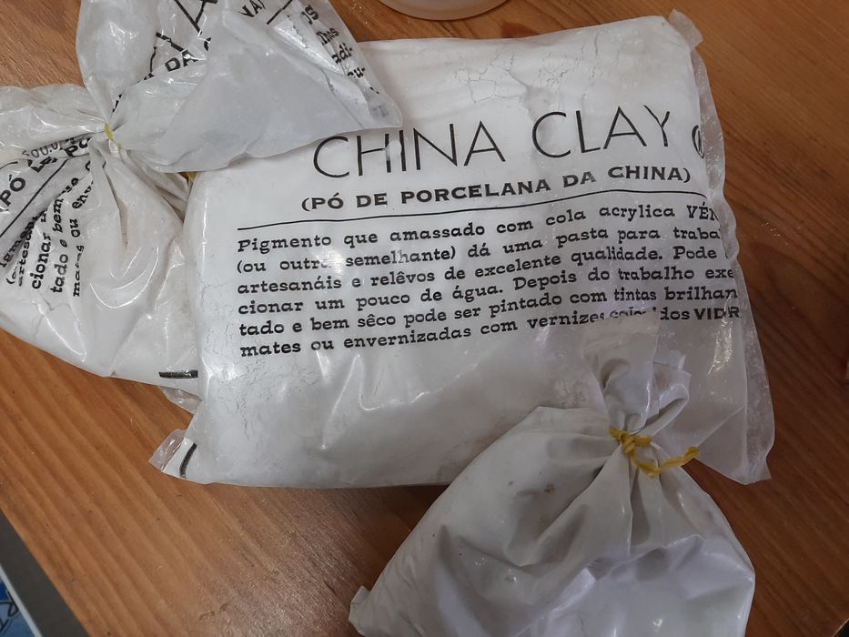 Material de pintura, tintas acrilicas, china clay, resina, pedras colo