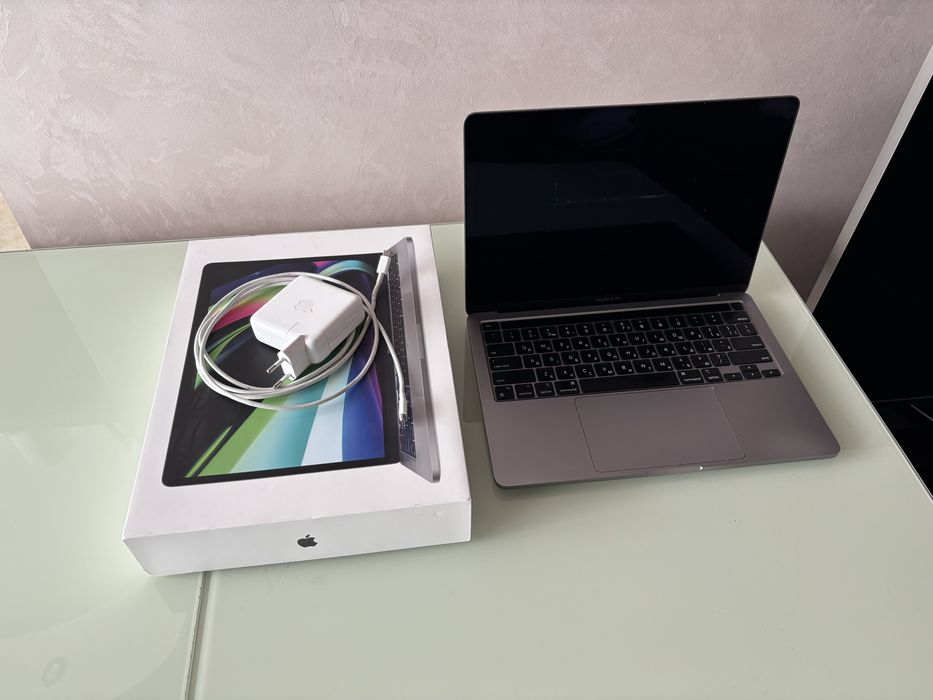 Продам MacBook Pro 13, 2020р. Не включається