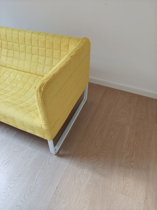 Sofá IKEA KNOPPARP Amarelo – 2 Lugares – Compacto e Original