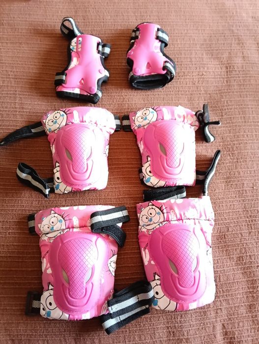 Capacete, cotoveleiras, joelheiras, proteção de pulsos