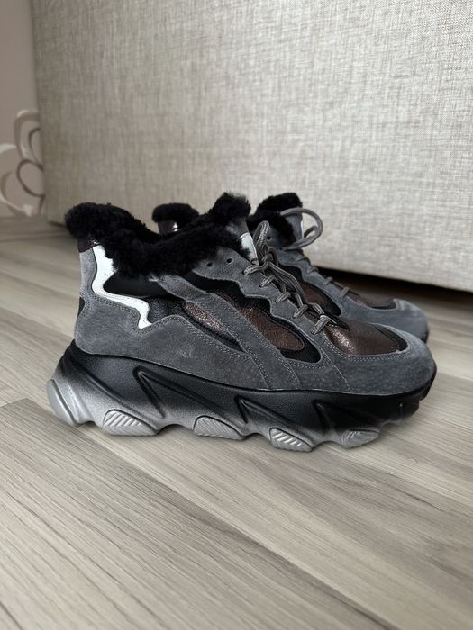 Кросівки жіночі утеплені