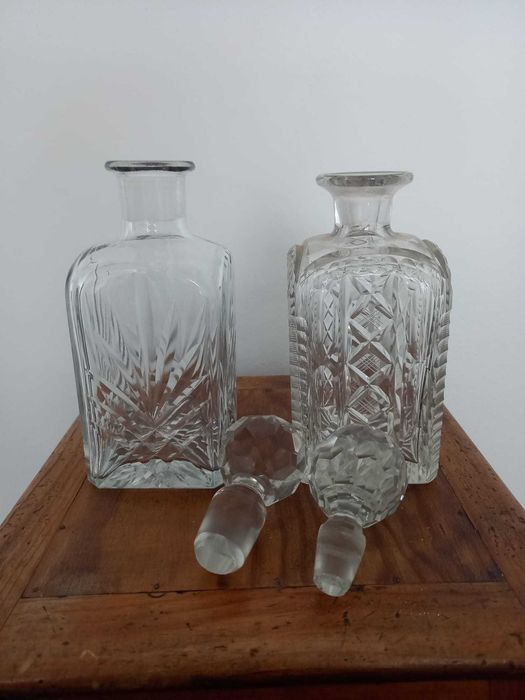 Garrafas de whisky em cristal