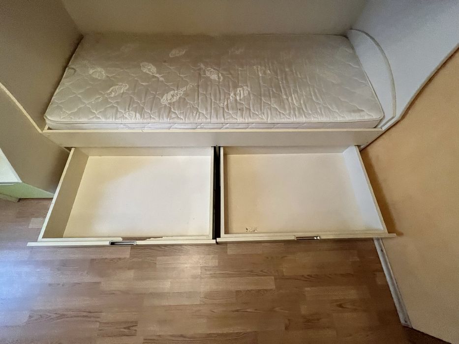 Коплект детской мебели .