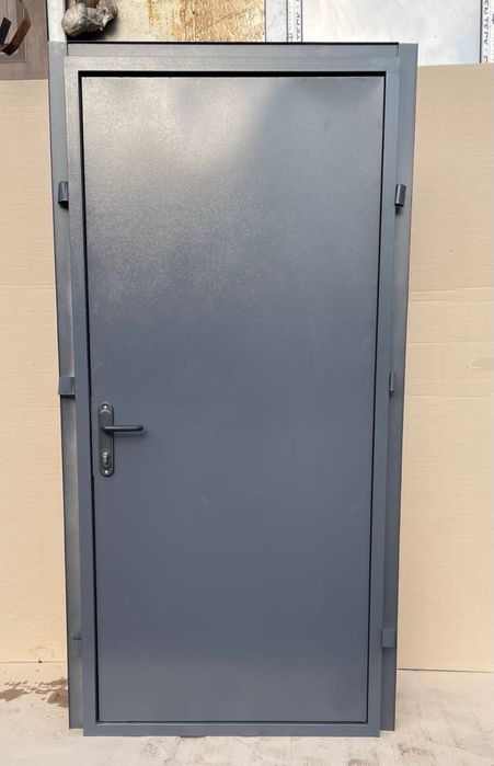 Титанові двері в приміщення, металличиские двери заводские цени!